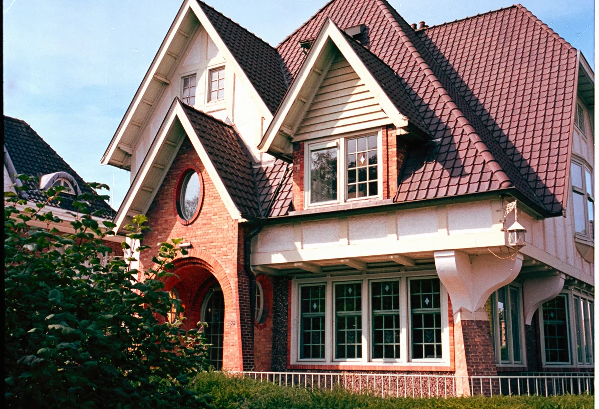 Gepflegtes Familienhaus mit Garten und freundlicher Fassade